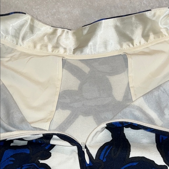 Banana Republic Women’s Midi Fit Flare Skirt Blue White Pockets Floral Y2K SZ 4 - Picture 13 of 13